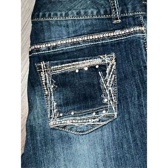 Maurice’s Low Rise Embroidered Pocket Denim Capris Size 5/6 #63 - Picture 5 of 6